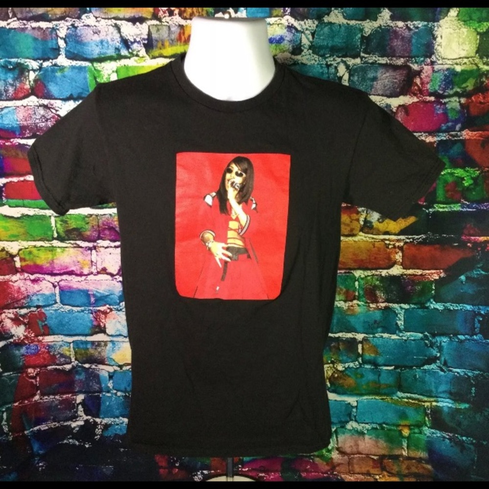 AALIYAH Female R&B Music Artist Graphic T-Shirt Unisex Adult Size S.